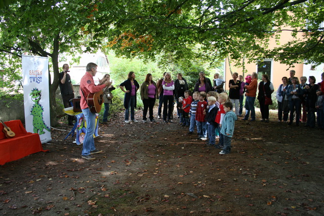 gal/2010/2010 Saitentwist Kita Dreistein Tag der offenen Tuer 26.09. Essen Haarzopf/2010 Saitentwist Dreistein Kita Tag der offenen Tuer 26.09. 034.jpg